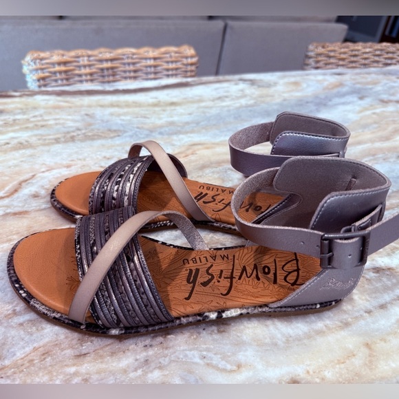 NIB Women’s BLOWFISH Rosey sandals- smoke multi/pewter color. Size 9 - Picture 5 of 8